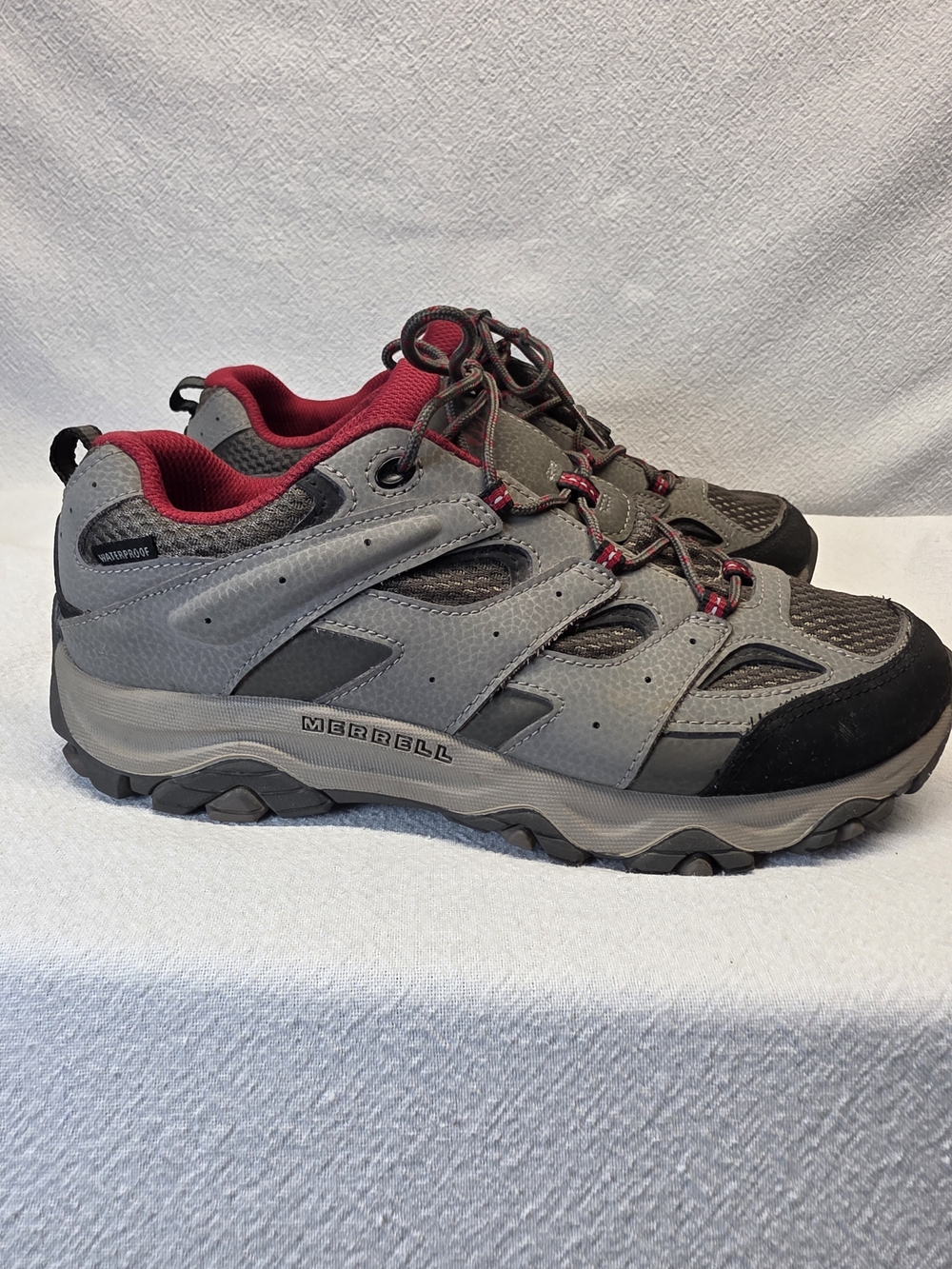 Gorpcore Merrell Womens Grey and Red Waterproof Hiking Shoes Size 7M